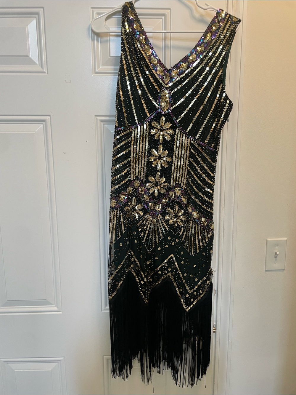 Vintage-Inspired Womens Black/Dark Green Sequin Fringe Dress